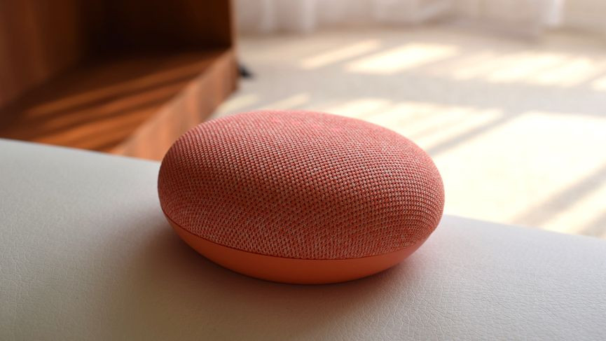 Comment passer des appels vocaux sur les haut-parleurs intelligents Google Home 