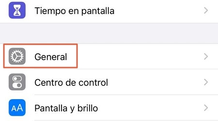 Comment redémarrer ou éteindre un iPhone 11 s'il est gelé et ne répond pas.  Via le menu Paramètres.  Étape 2